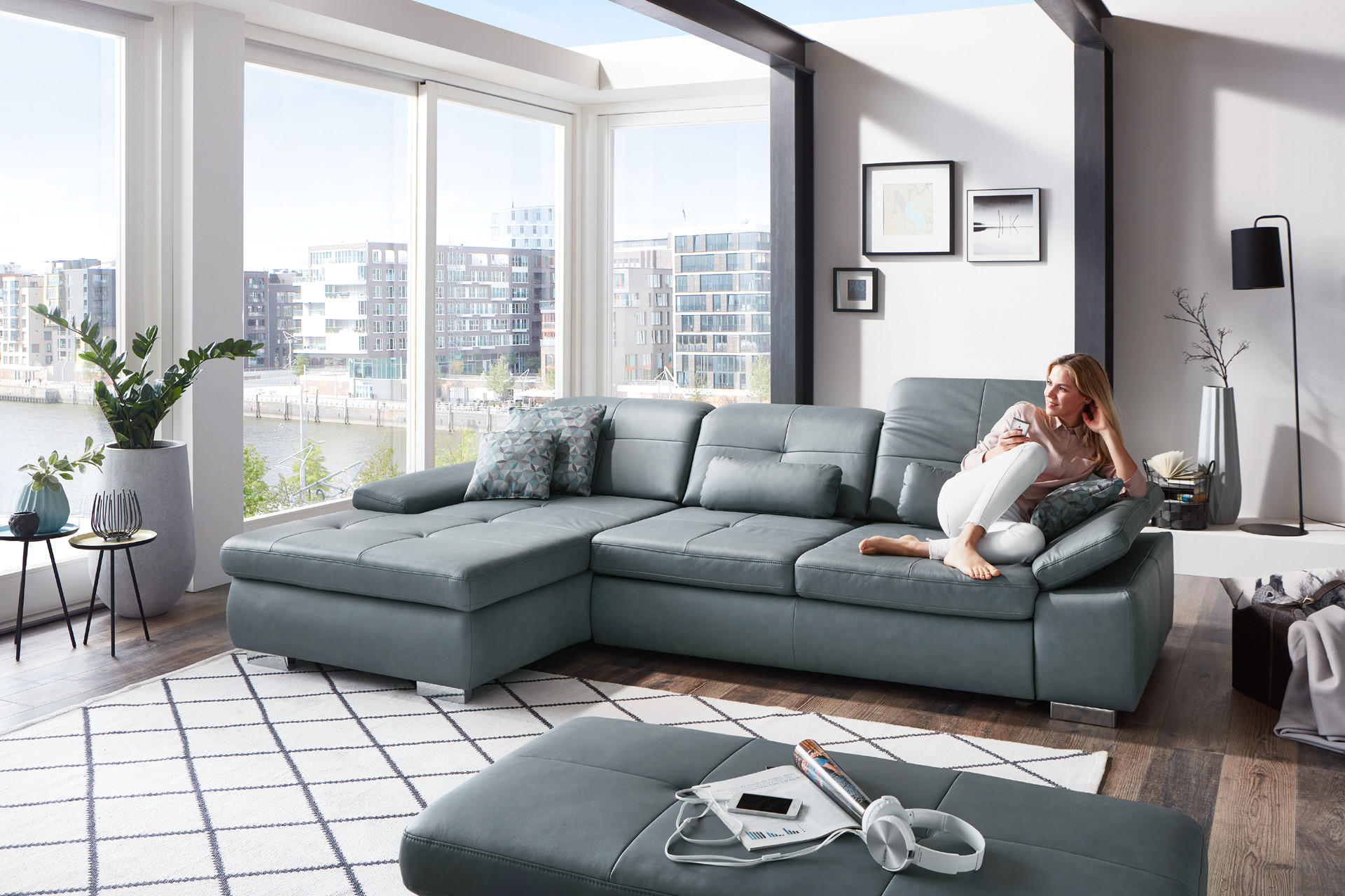 Wohnzimmer mit großer Wohnlandschaft