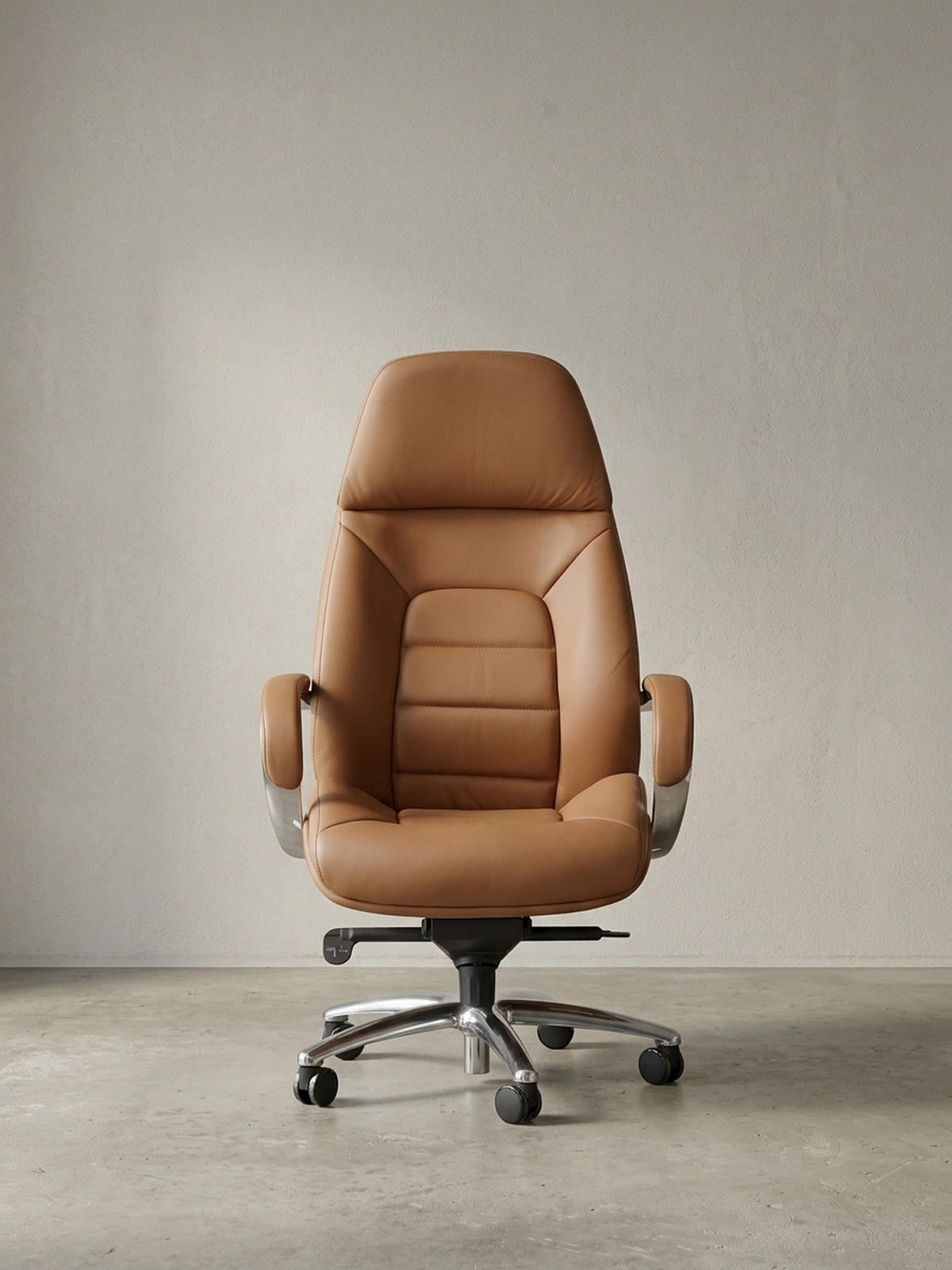 BÜROSTUHL Echtleder bis 120 kg mit Wippmechanik, Armlehnen und hoher Rückenlehne, Beige 67x67x137 cm - Beige/Silberfarben, Leder/Metall (67/137/67cm) - KADIMA DESIGN