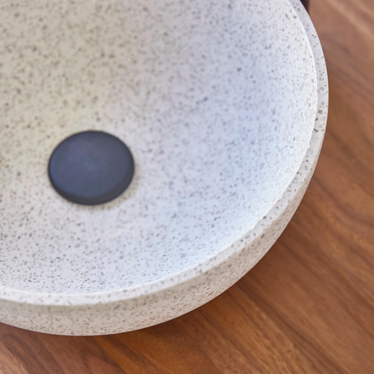 WASCHBECKEN Elea Weiß aus Premium-Terrazzo - Weiß, Stein (32/13/32cm) - Tikamoon