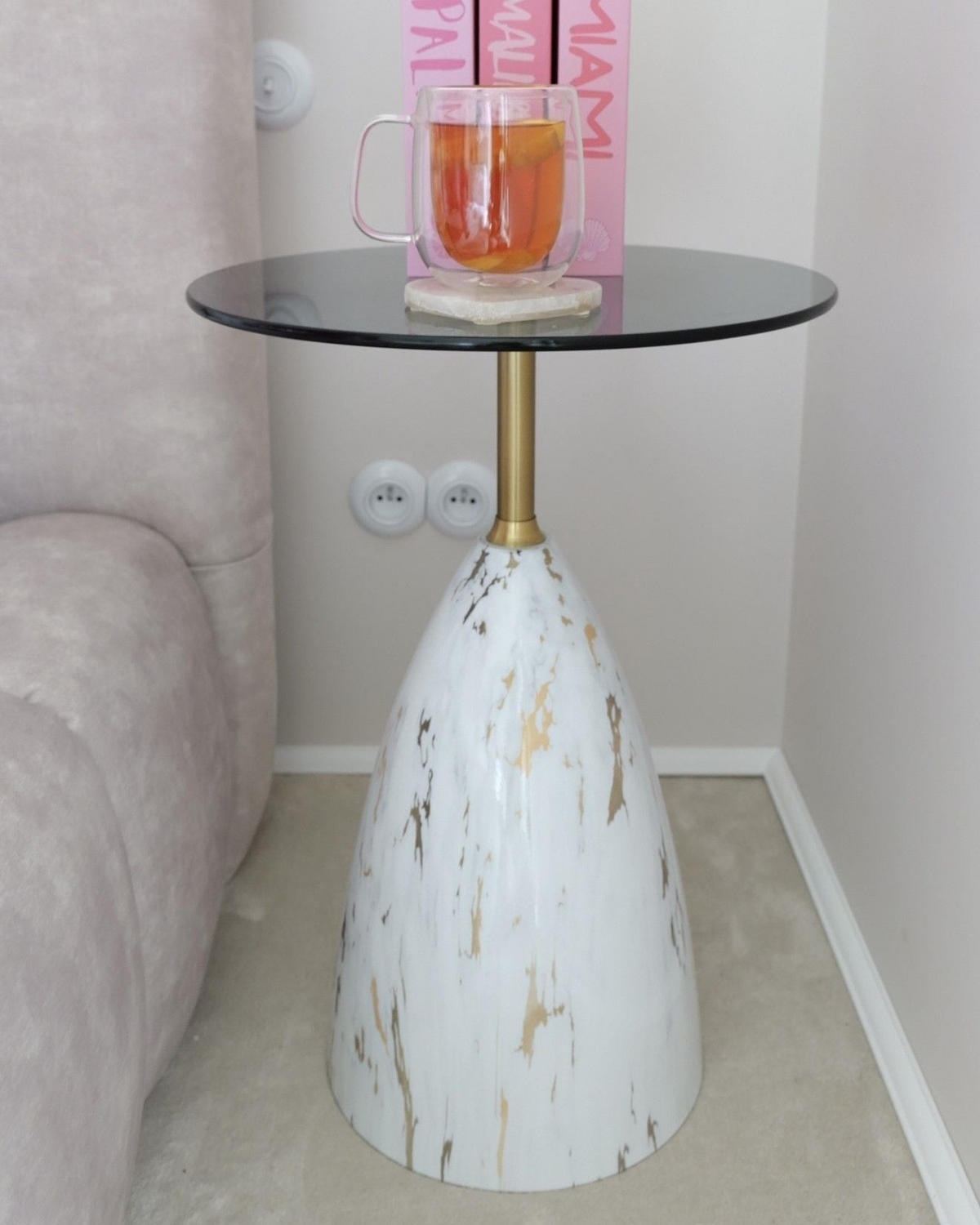 PŘÍSTAVNÝ STOLEK Bezpečnostní sklo Bílý Mramor Wabby - bílá, kov (40/40/56cm) - Beliani