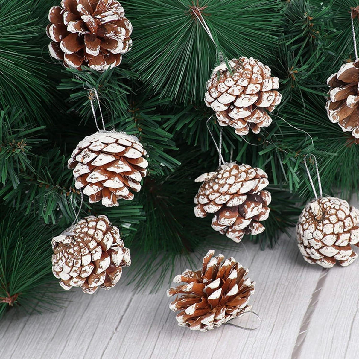 TANNENZAPFEN 48-teiliges Set mit Schnee-Effekt - Braun, Naturmaterialen (3/3/3cm)