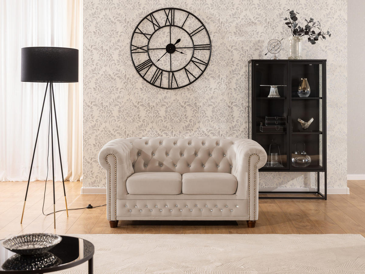 CHESTERFIELD-SOFA 2-sitzer Cleo Blink Beige Samt mit Kristallsteppung und braunen Massivholzfüßen - Beige/Braun, Holz/Textil (148/72/86cm) - S-Style Möbel