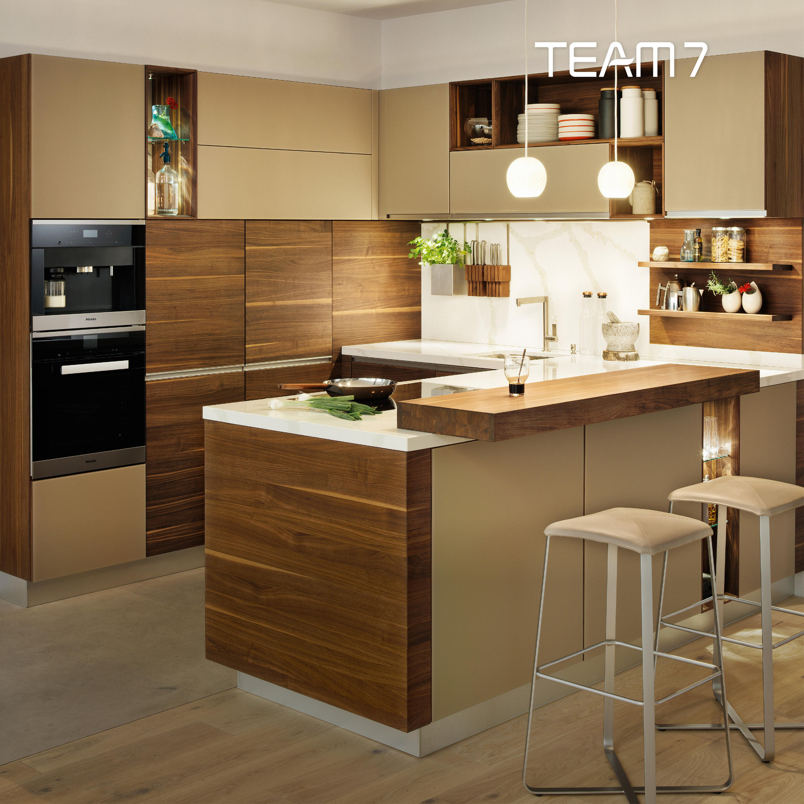 Klassische Küche mit beigen Fronten