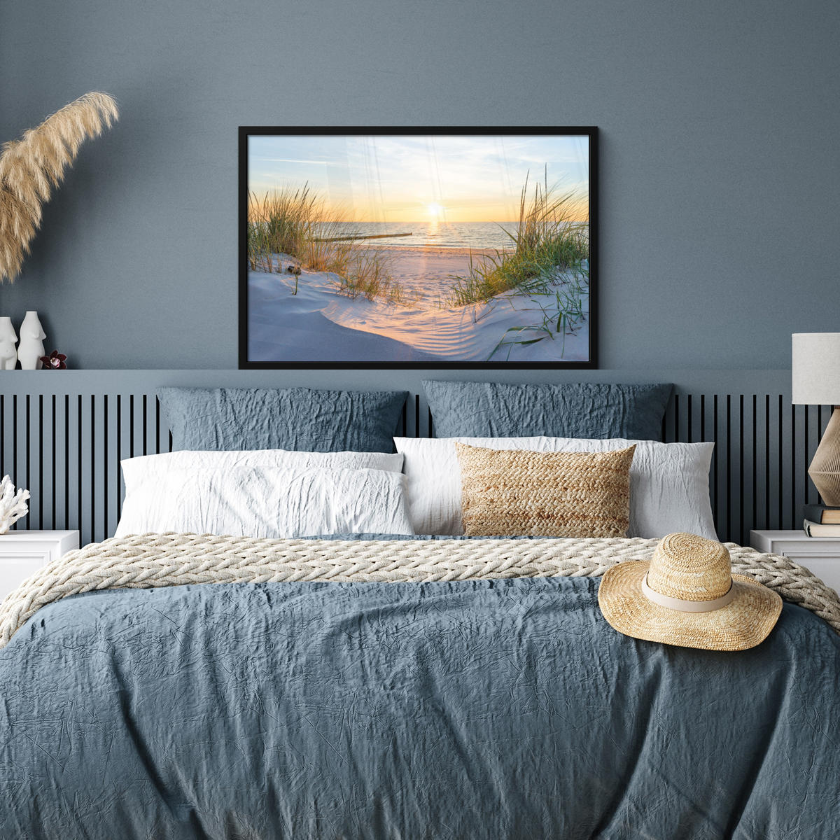 POSTER MIT RAHMENGERAHMTES BILD - Strand - Sonne - Düne - Gras - Sand - Horizont - 90x60 cm - Hellblau, Papier (90/60cm) - MuchoWow