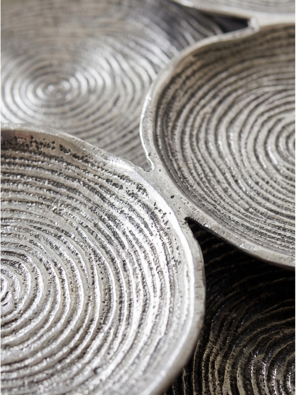 DEKOSCHALE CARMONA, Aluminium, handgefertigt, Silber, Ø 44 x 4 cm - Silberfarben, Metall (44/4cm) - KADIMA DESIGN