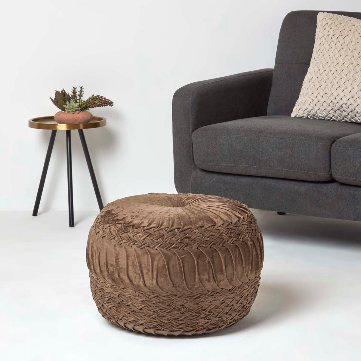 SAMT-POUF Sofia braun, plissiert in Flechtoptik, 50/50/35 cm - Braun, Textil (50/35/50cm) - Homescapes