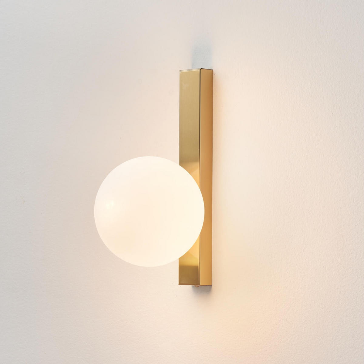 WANDLEUCHTE Noava, Messing und Weiß, 30cm - Messingfarben, Glas (4/30/18cm) - KOSILUM