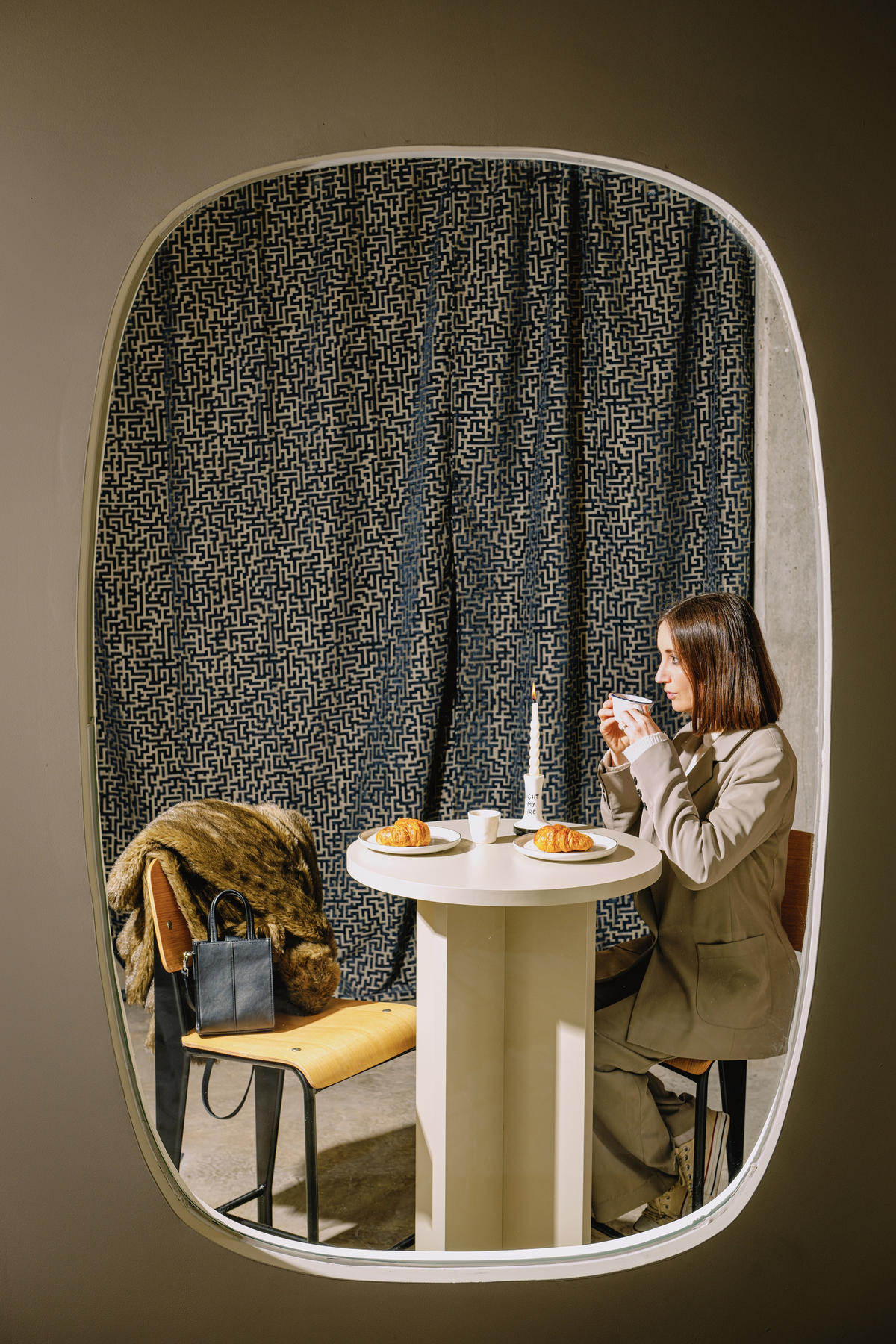 HOCHTISCH rund 60 cm Taupe CHINCHIN - Taupe, Holzwerkstoff (60/105/60cm) - RNT By Really Nice Things