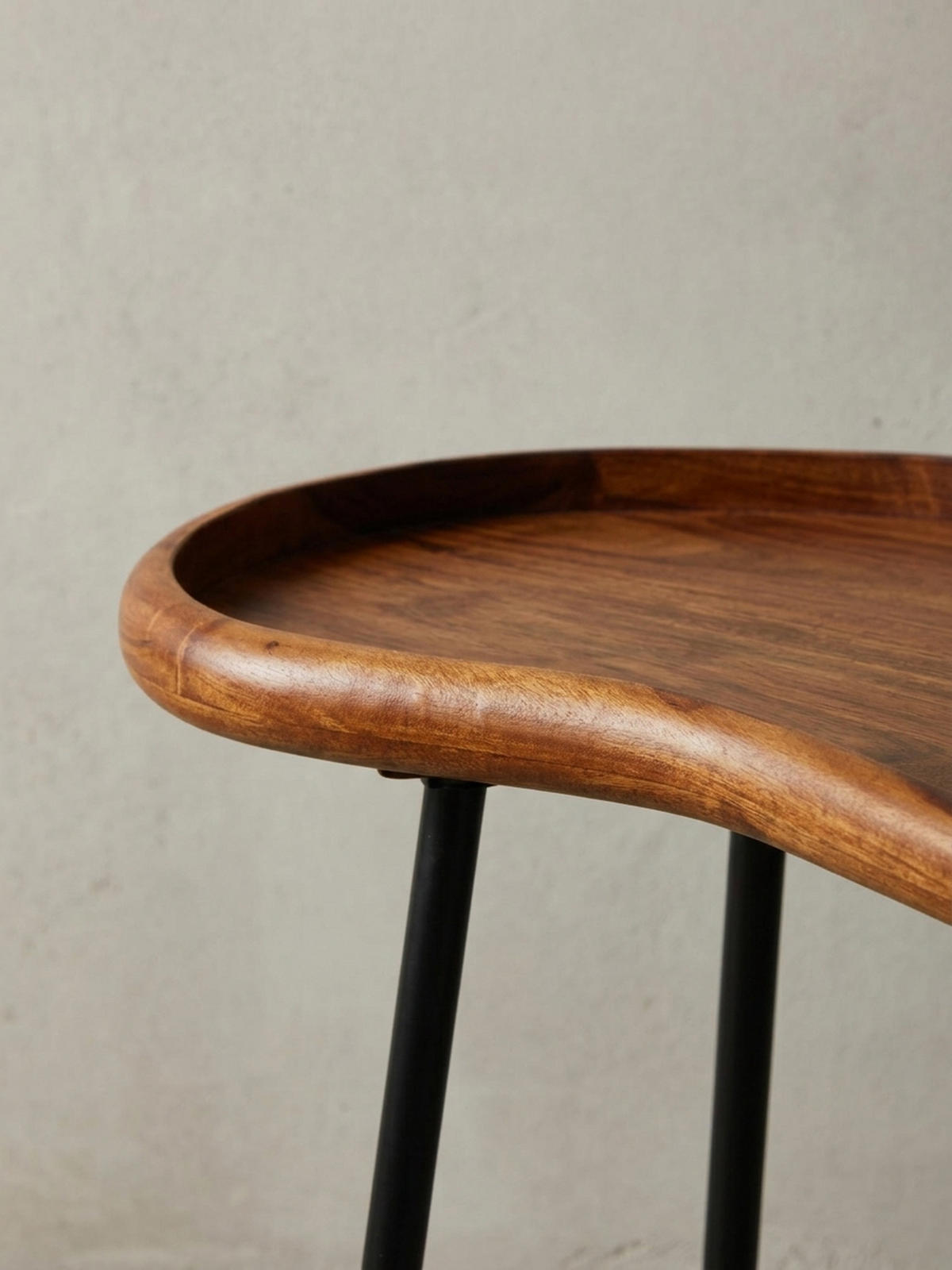 COUCHTISCH Massivholz mit Metallbeinen, Nierenform, Handgefertigt, Braun 71x40x42 cm - Schwarz/Braun, Holz/Metall (40/71/42cm) - KADIMA DESIGN