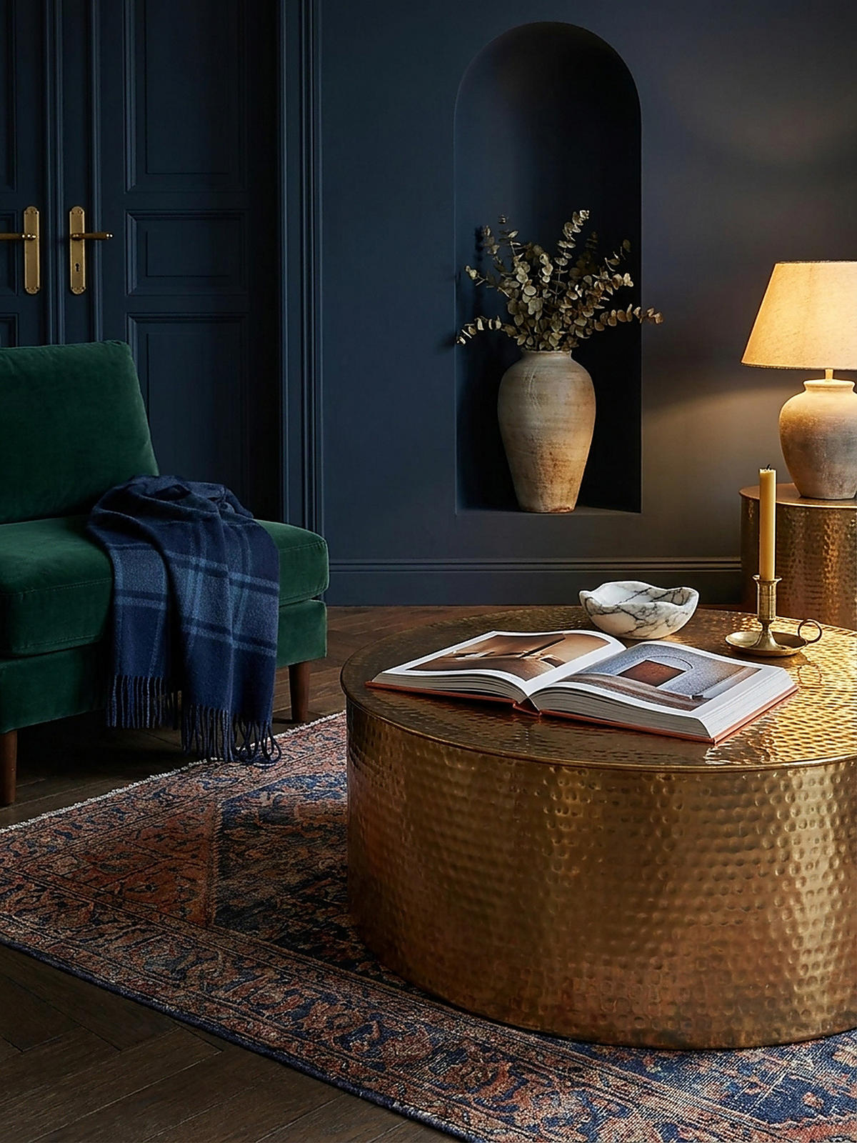 COUCHTISCH mit orientalischem Design, Hammerschlagstruktur und großzügiger Ablage aus Aluminium, Gold 75x75x31 cm - Goldfarben, Metall (75/75/31cm) - KADIMA DESIGN