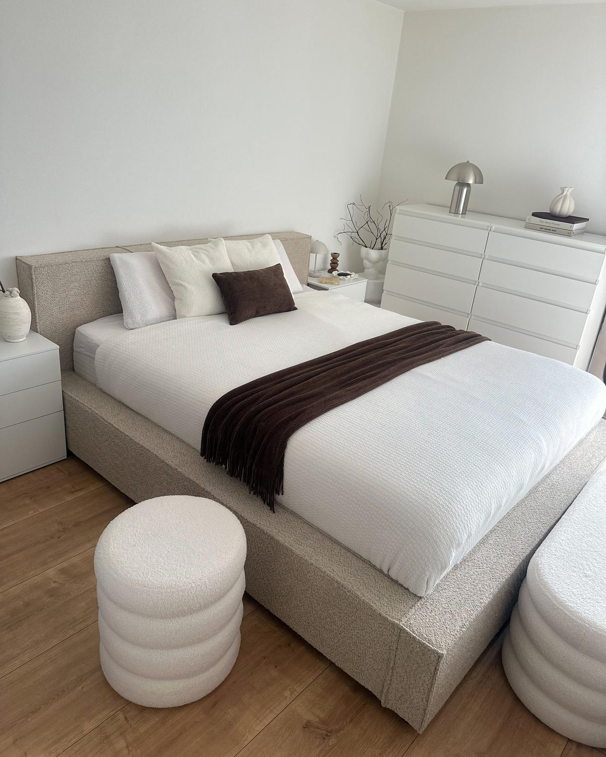 ČALOUNĚNÁ POSTEL s roštem 160x200 cm Béžová Mirande - šedohnědá, textil (160/200cm) - Beliani
