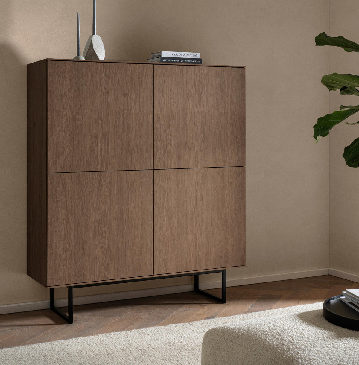 HIGHBOARD in Nussbaum 115 x 137 cm, Kommode mit Push-to-Open - Nussbaumfarben/Schwarz, Holzwerkstoff/Metall (115/137/40cm) - Furn.Design