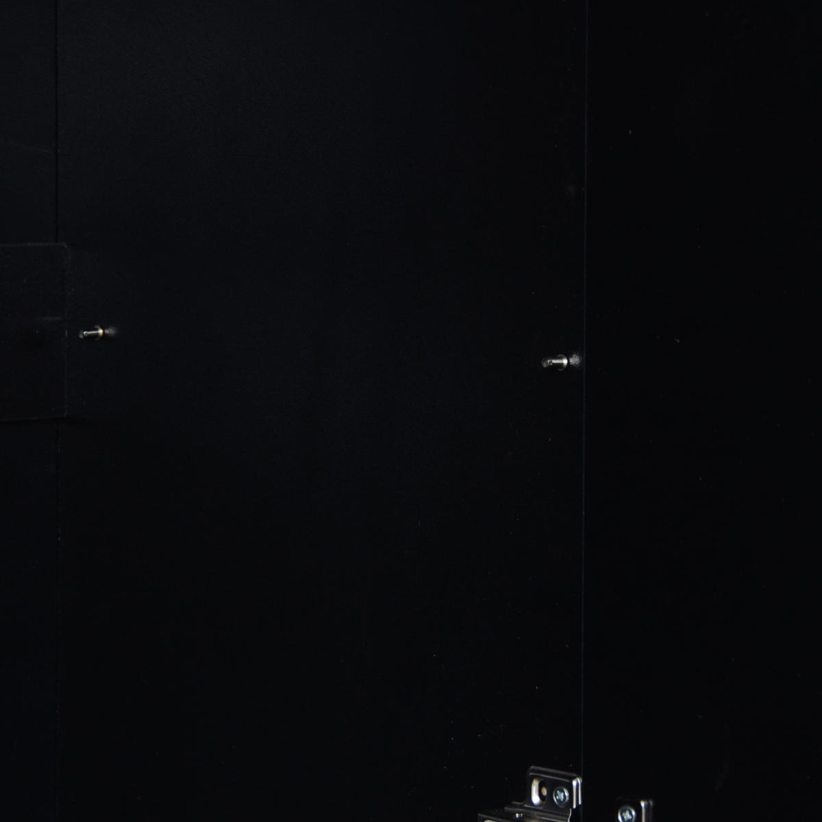 HIGHBOARD mit Rillenfront & goldenen Akzenten - Schwarz, Holzwerkstoff (90/121/25cm) - Urban Meuble