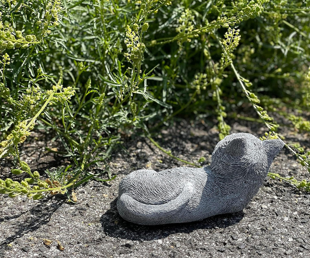 STEINFIGUR Katze Angelina liegend frostfest Steinguss - Grau, Stein (14/9/10cm) - stoneandstyle