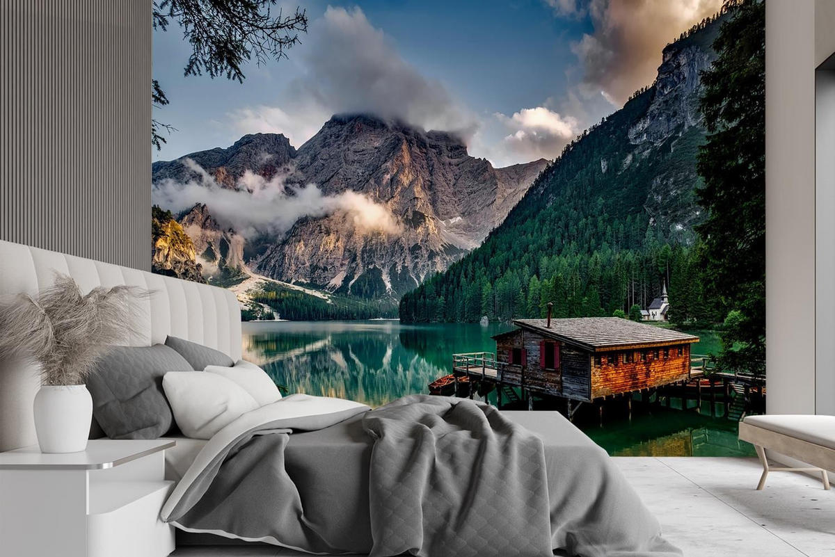 FOTOTAPETE, Hütte an einem Bergsee - Multicolor, Papier (300/210cm) - Feeby