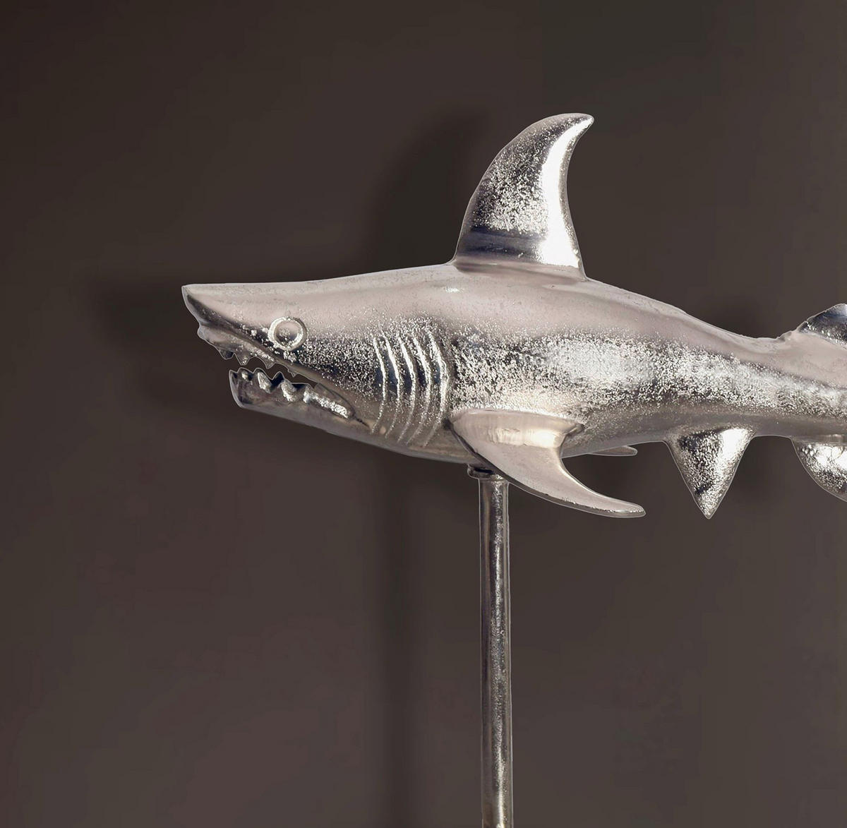 DEKOFIGUR Hai Aluminium 70 cm mit Sockel im maritimen Stil, Silbern 70x27x49 cm - Silberfarben, Metall (70/49/27cm) - KADIMA DESIGN