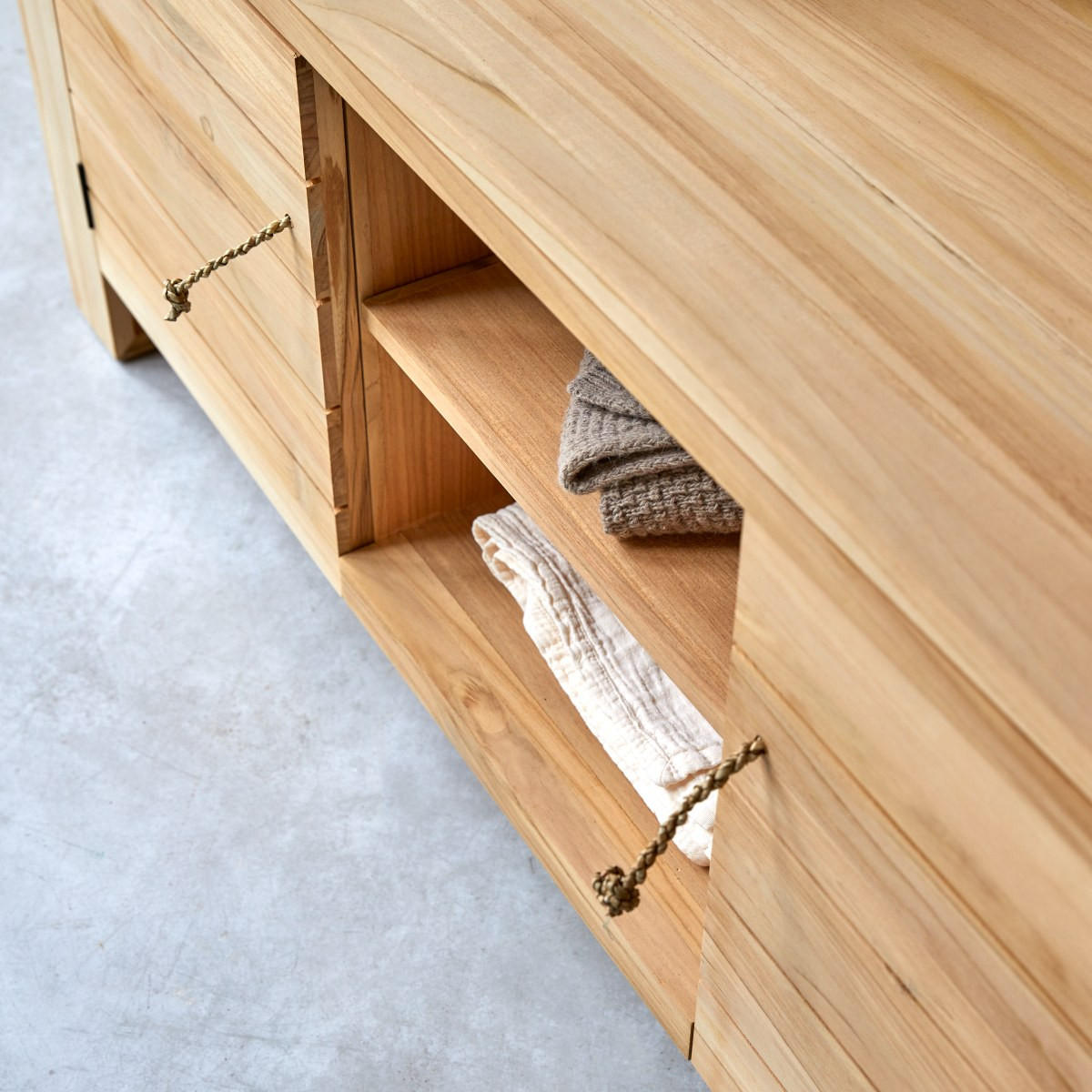 TV-SCHRANK Minimalys Natur aus Teak - Naturfarben, Holz (155/60/45cm) - Tikamoon