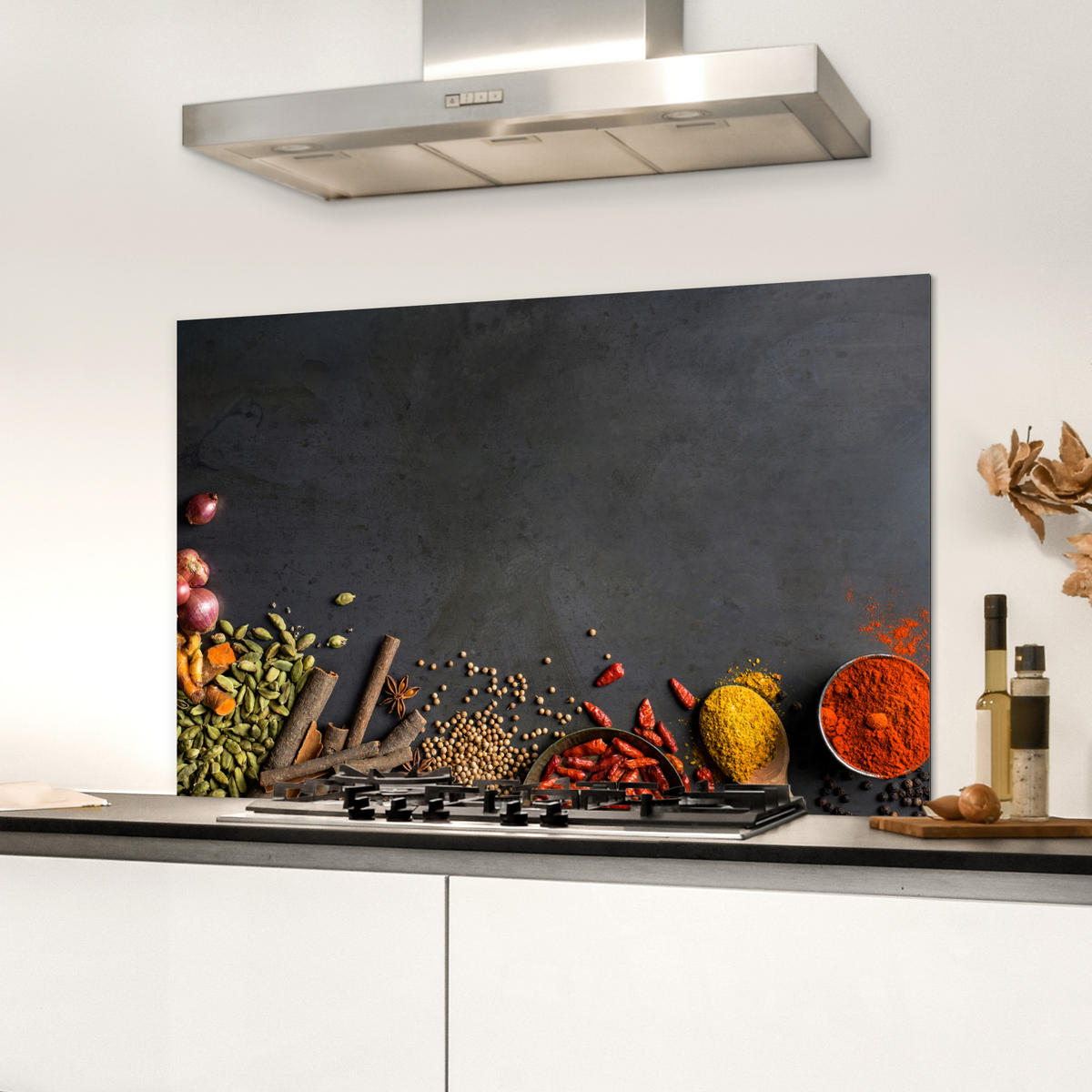 SPRITZSCHUTZ KÜCHE Kräuter - Lebensmittel - Gewürze - Schwarz - Paprika - Zimt 80x55 cm - Currygelb, Metall (80/0.3/55cm) - MuchoWow