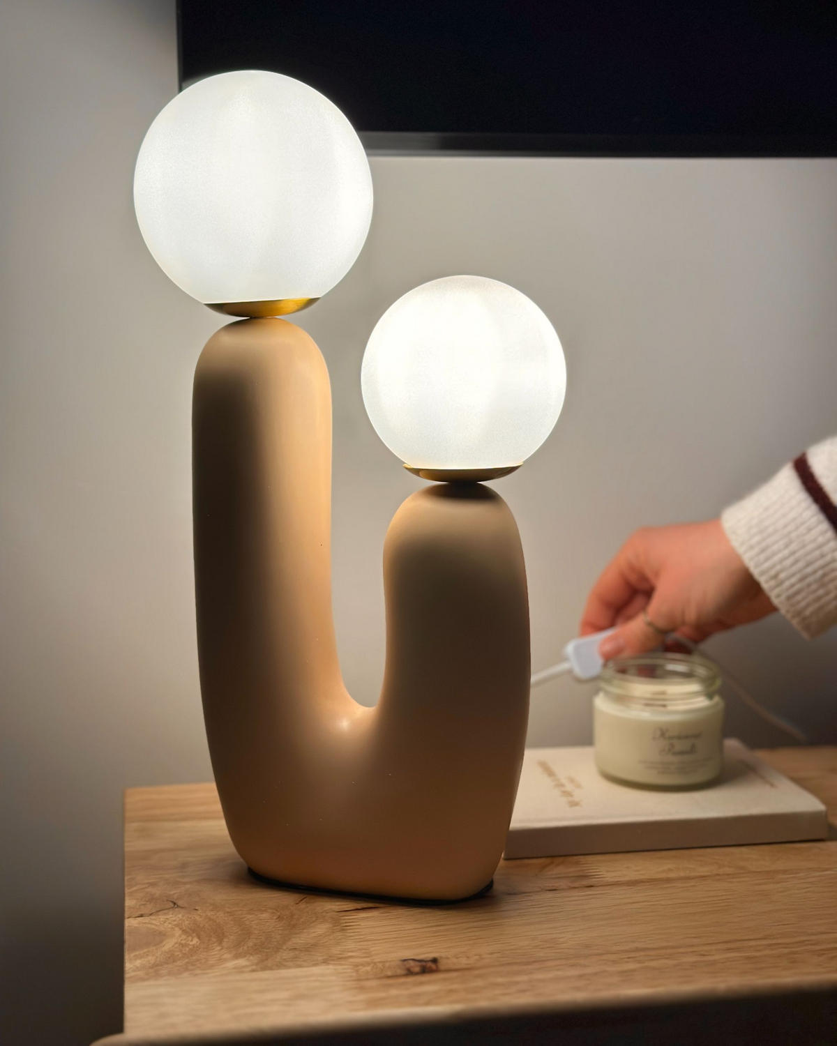STOLNÍ LAMPA Béžová Tulun - bílá/béžová, plast (16/16/40cm) - Beliani