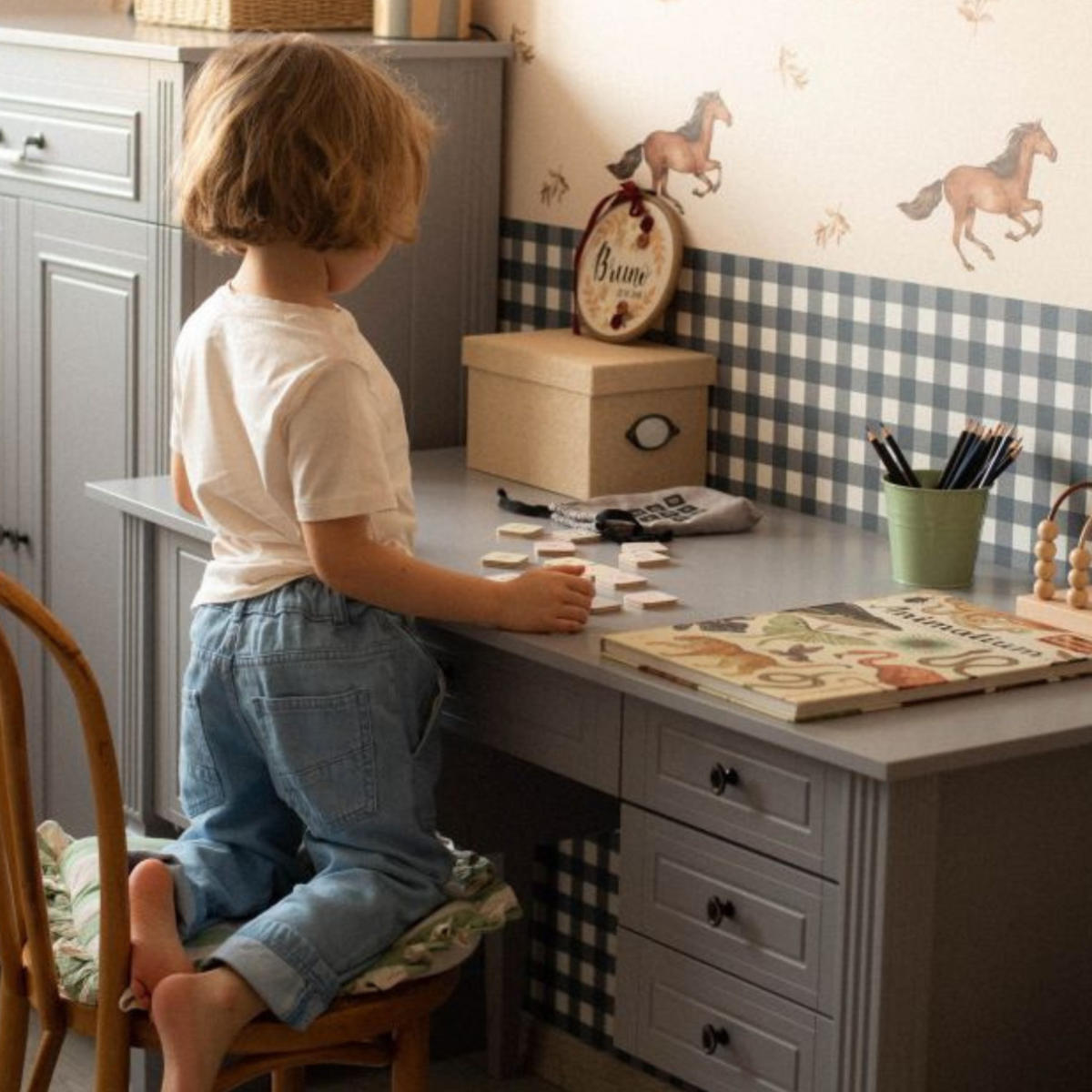 KINDERSCHREIBTISCH Ines - Grau, Holzwerkstoff (132/78/60cm) - RAUMHIRSCH FURNITURE