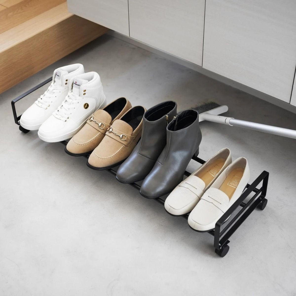 SCHUHREGAL Tower schwarz 83/14/27 cm mit Rollen - Schwarz, Metall (83/14/27cm) - Yamazaki