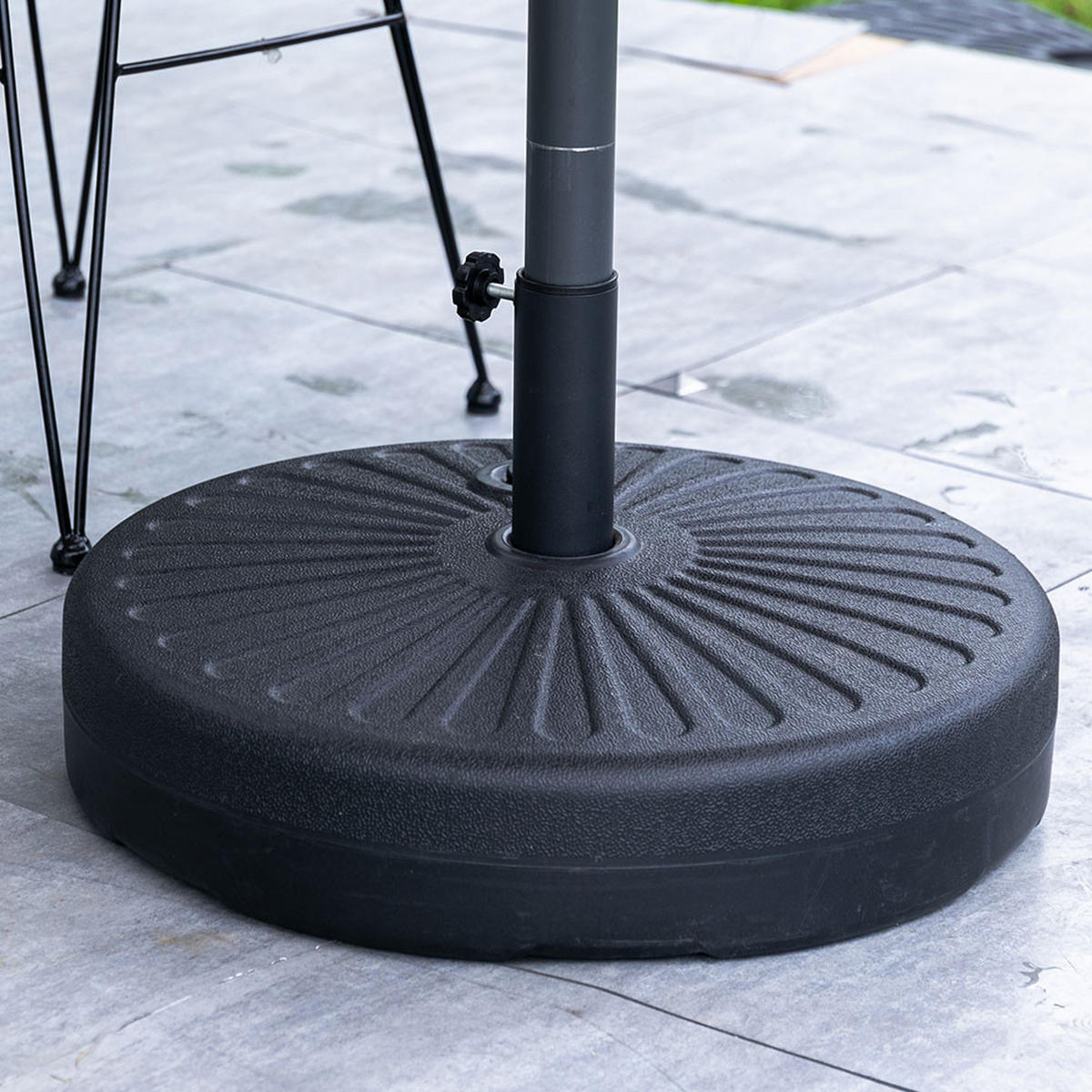 SONNENSCHIRMSTÄNDER Sonnenschirmfuß aus PP in Schwarz mit dekorativem Muster round befüllbar wetterfest standfest Ø56 × 30 cm befüllt bis zu 28 kg - Schwarz, Kunststoff (56/30cm) - Livingandhome