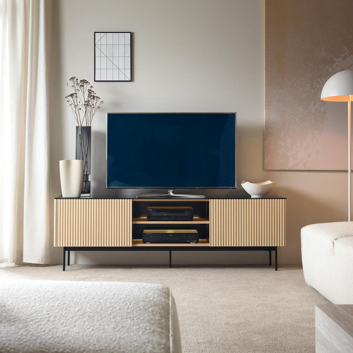 TV-LOWBOARD DIJON RTV180 180 cm (Vicenza Eiche, Antisol-Glasplatte, LED) - Eichefarben/Schwarz, Glas/Holz (180/57/39cm) - Ravio