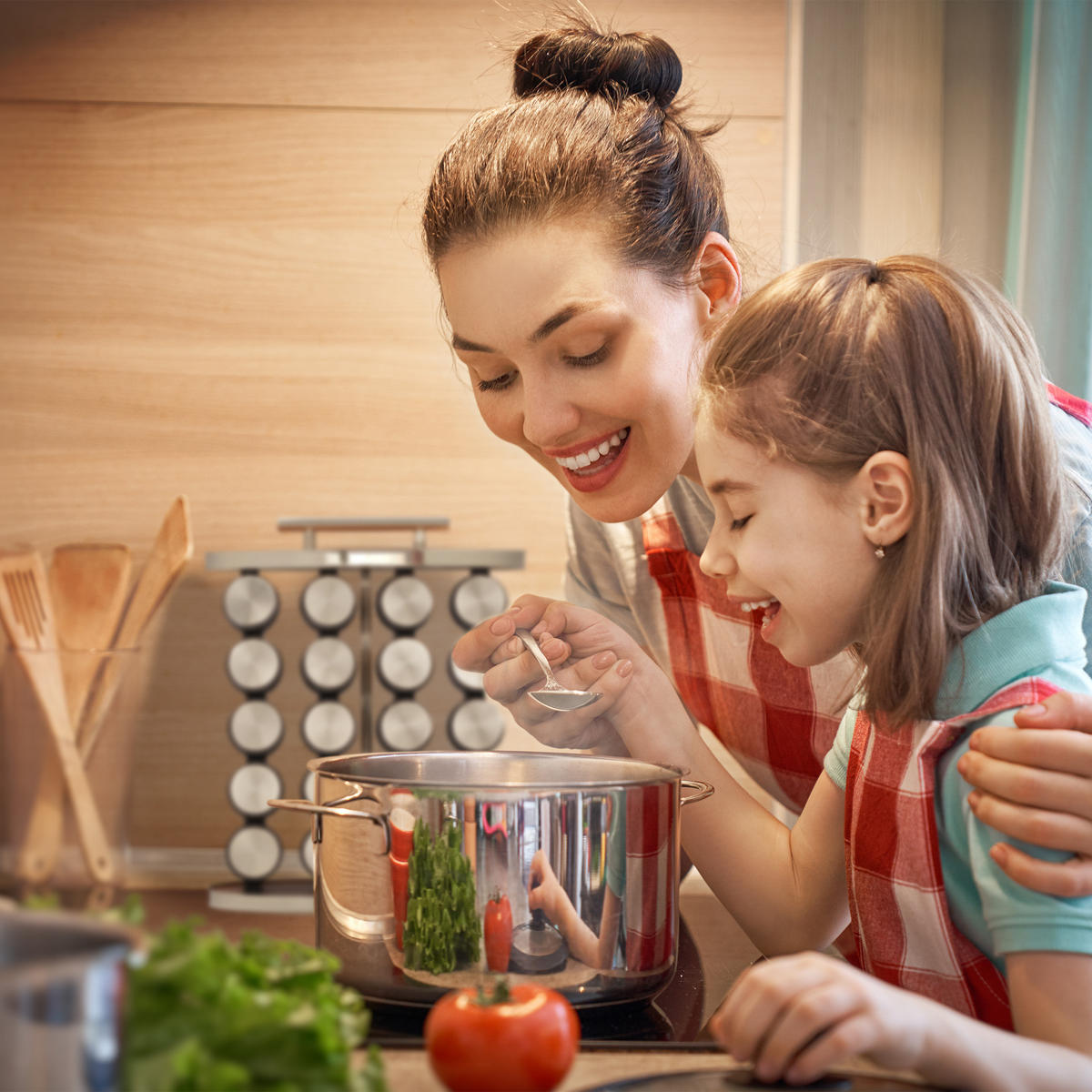 21-DIELNY stojan na korenie - viacfarebná, kov/kompozitné drevo (28/35/12cm) - Relaxdays