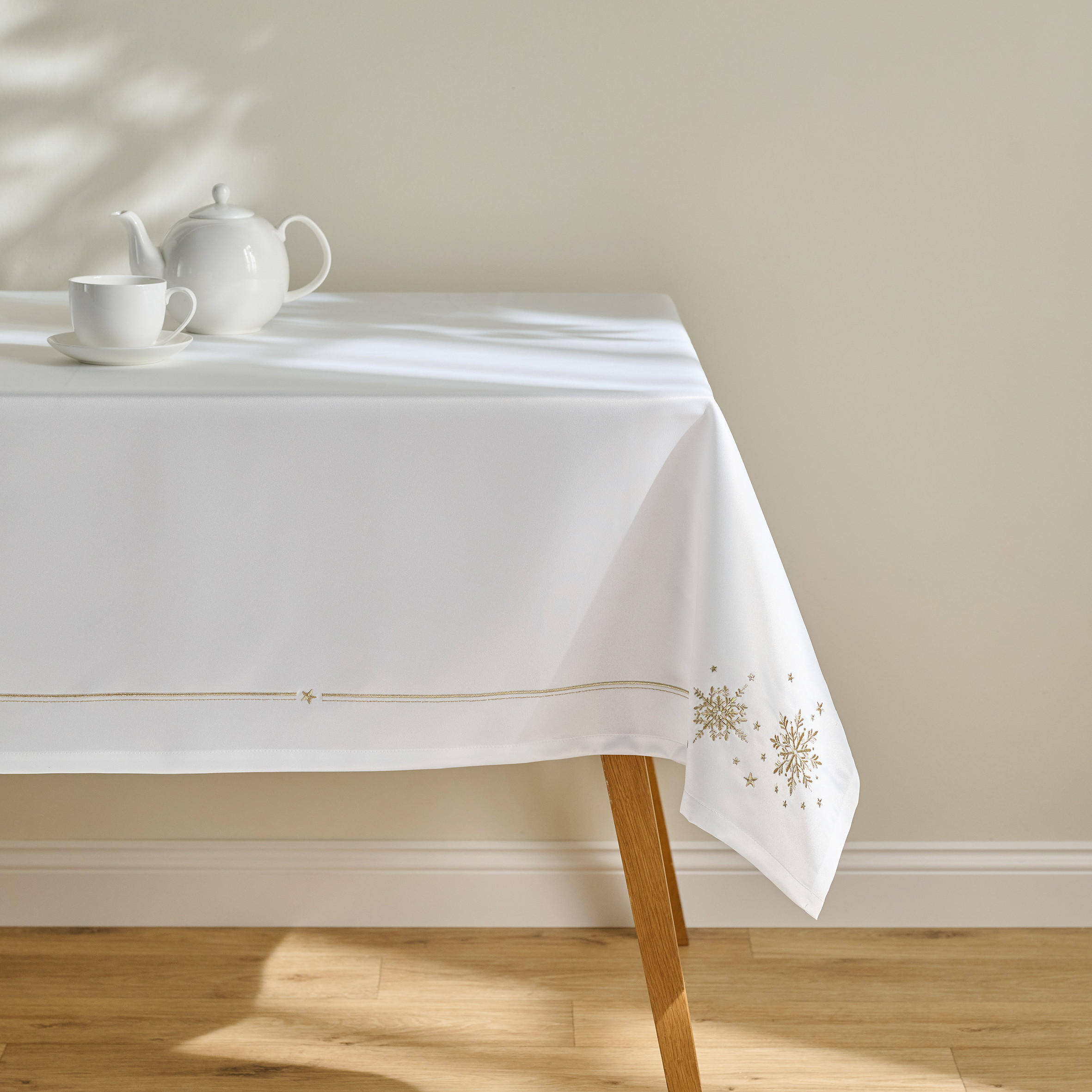 TISCHDECKE Flokos 150x220cm, Weiß, Dekorative Tischdeko Weihnacheten, Weihnachtsdeko, Christmas - Weiß, Textil (220/150/1cm) - home&you