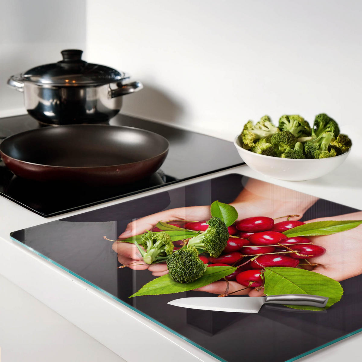 GLASPLATTE 60x52 cm Kirschen in den Händen - Multicolor, Glas (60/0.4/52cm) - TULUP