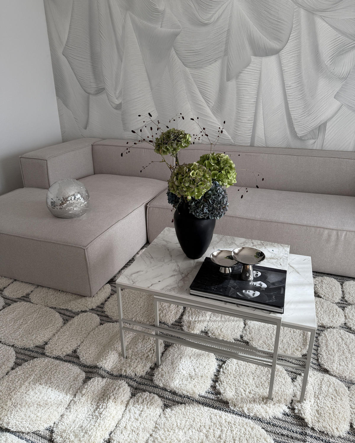 COLȚAR 3 LOCURI bej deschis pe partea stângă Vernon - bej, material textil (330/178cm) - Beliani