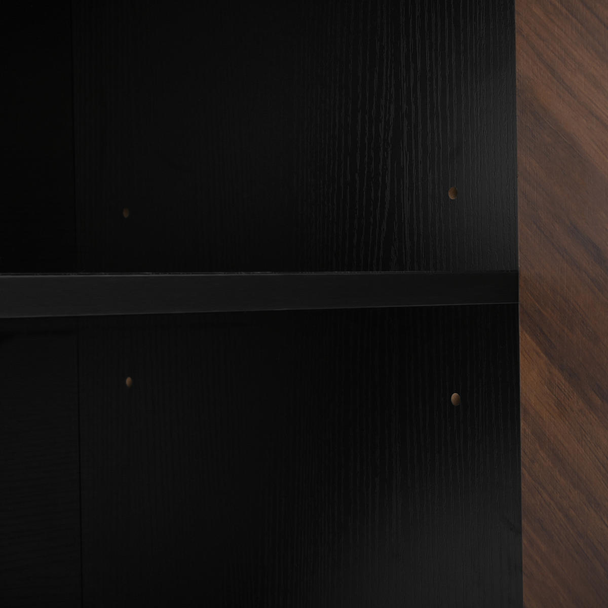 SIDEBOARD mit 3 Türen Walnussoptik und Goldene Akzente - Walnussfarben, Holzwerkstoff/Metall (140/80/40cm) - Urban Meuble
