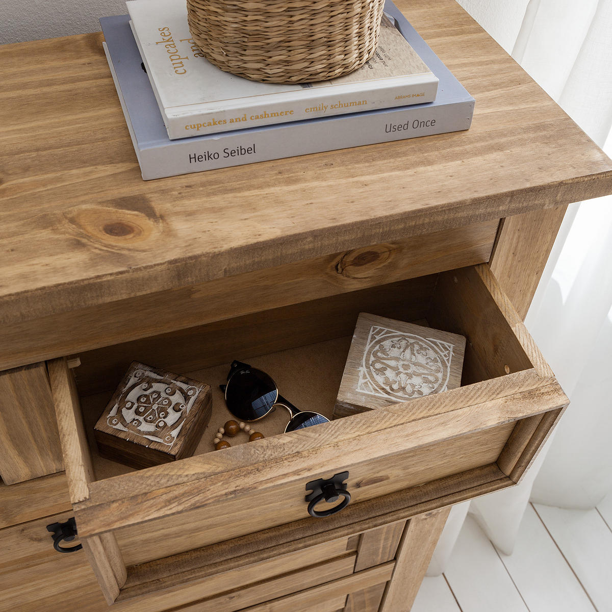 SCHUHKIPPER - Kiefer massiv - Schwarz/Kieferfarben, Holz/Metall (99/123/32cm) - home24