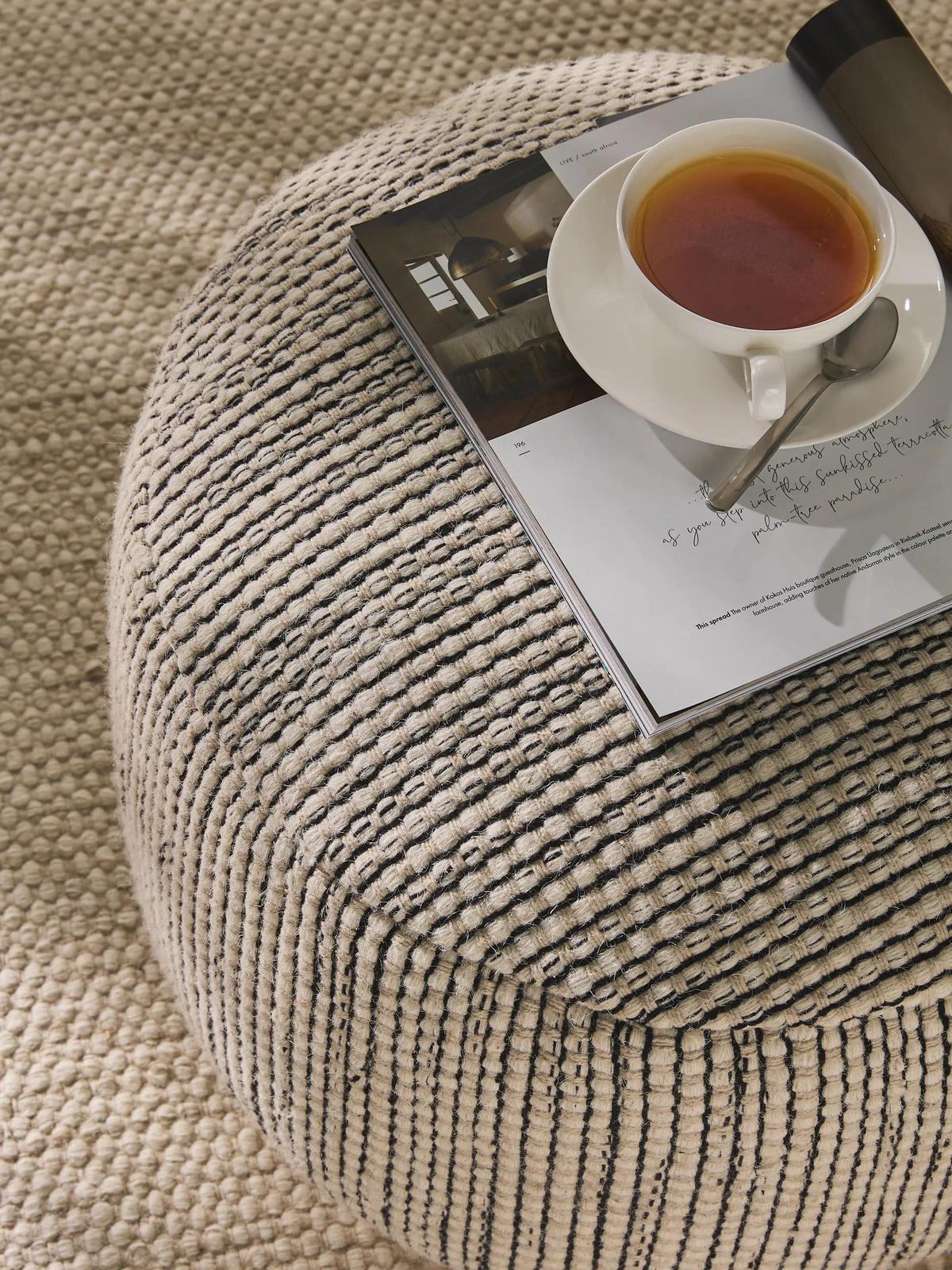 ROČNO izdelan volnen puf Rocco bež/črn 55x55x30 cm - bež, tekstil (55/30/55cm) - benuta Pure