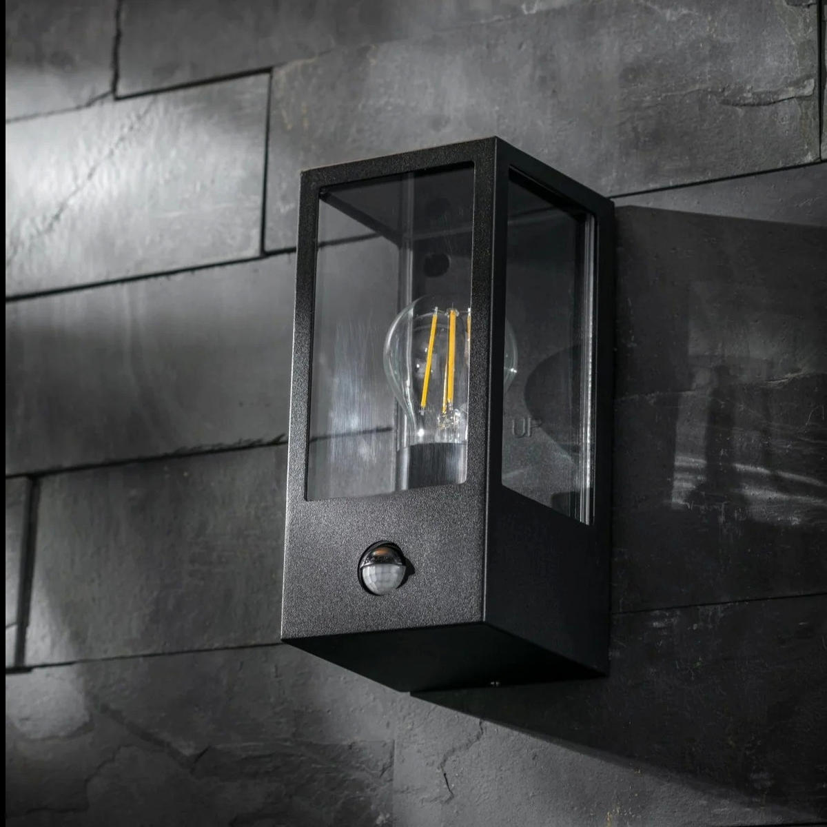 AUSSENWANDLEUCHTEE Schwarz E27 Bewegungsmelder PIR Klarer Diffusor IP44 - Schwarz, Metall (10.5/22/11cm) - CGC Europe