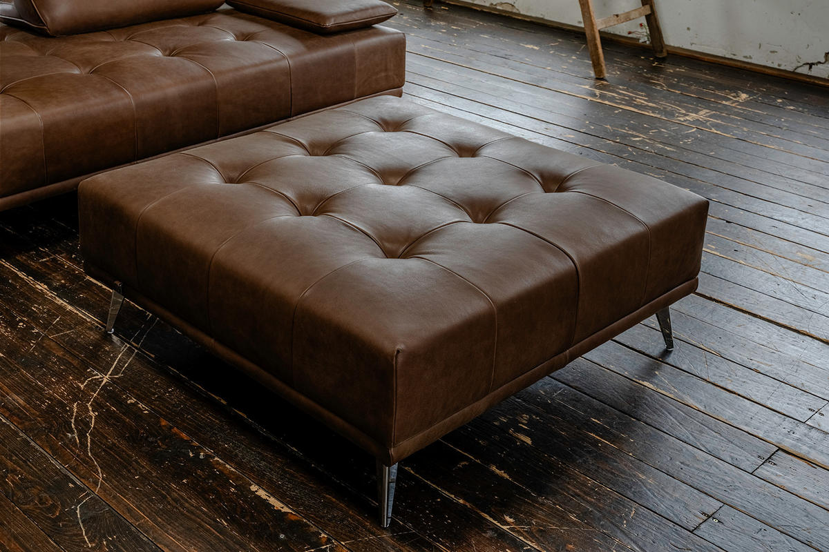 HOCKER WIOLO Dunkelbraun Leder - Dunkelbraun/Silberfarben, Leder/Metall (110/42/110cm) - KAWOLA