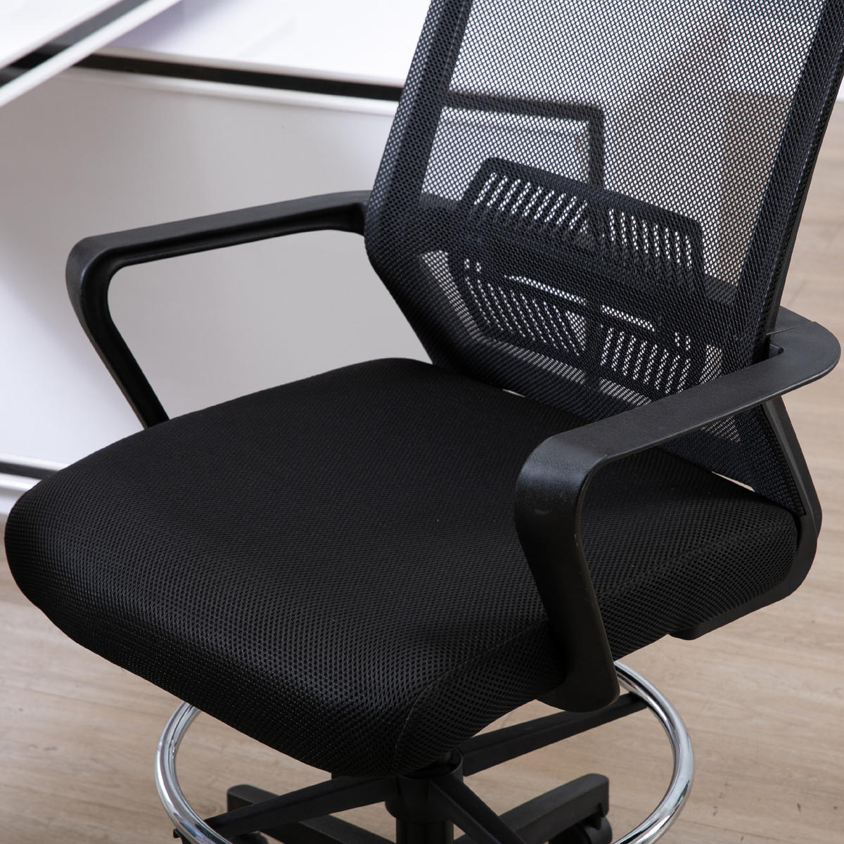BÜROHOCKER DE-11796 höhenverstellbar mit Netzbezug Schwarz - Schwarz, Metall (59/124/64cm) - ComfortXL