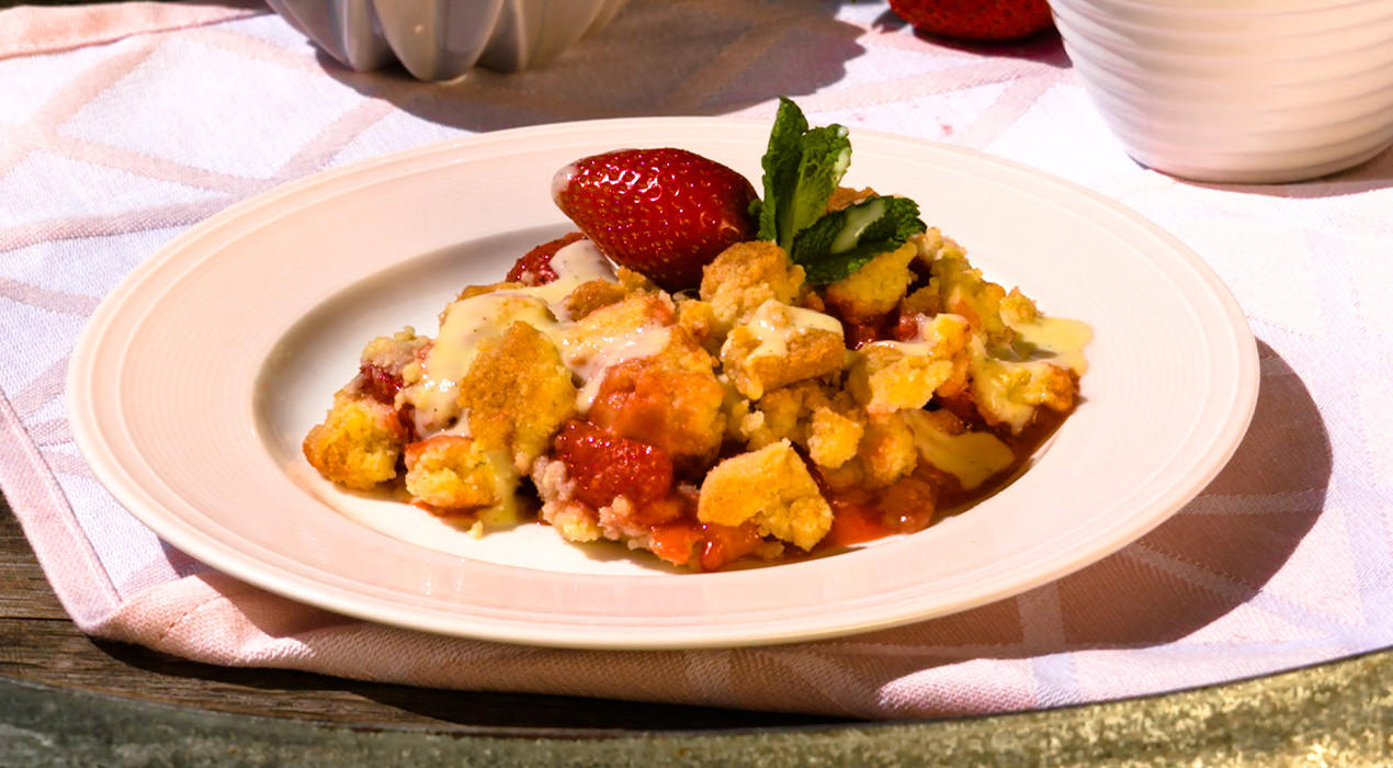 XXXLecker-Erdbeercrumble-mit-Vanillesosse
