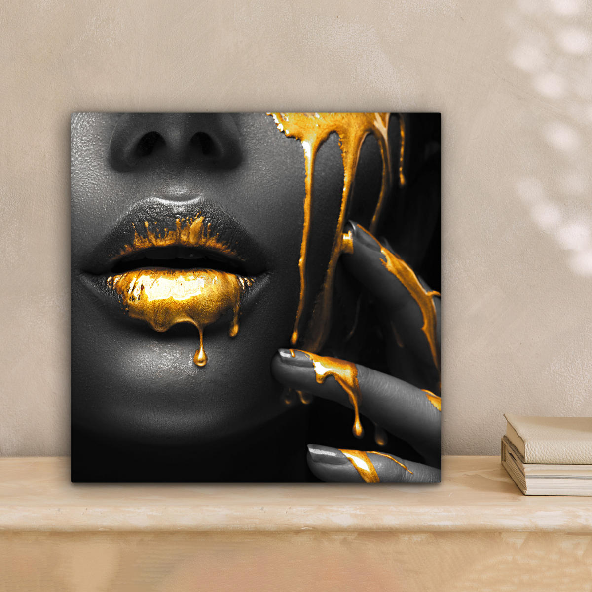 SLIKA NA PLATNU Kvinna - Svart - Guld - Ansikte - Läppar 20x20 cm - zlate barve, tekstil (20/20cm) - MuchoWow