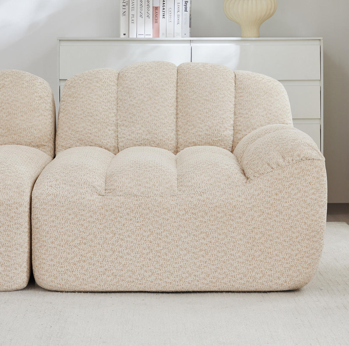 SOFA in Beige Weiß aus Granuliertem Fleece mit Ottomane - Beige, Textil (104/79/288cm) - Flora Grace
