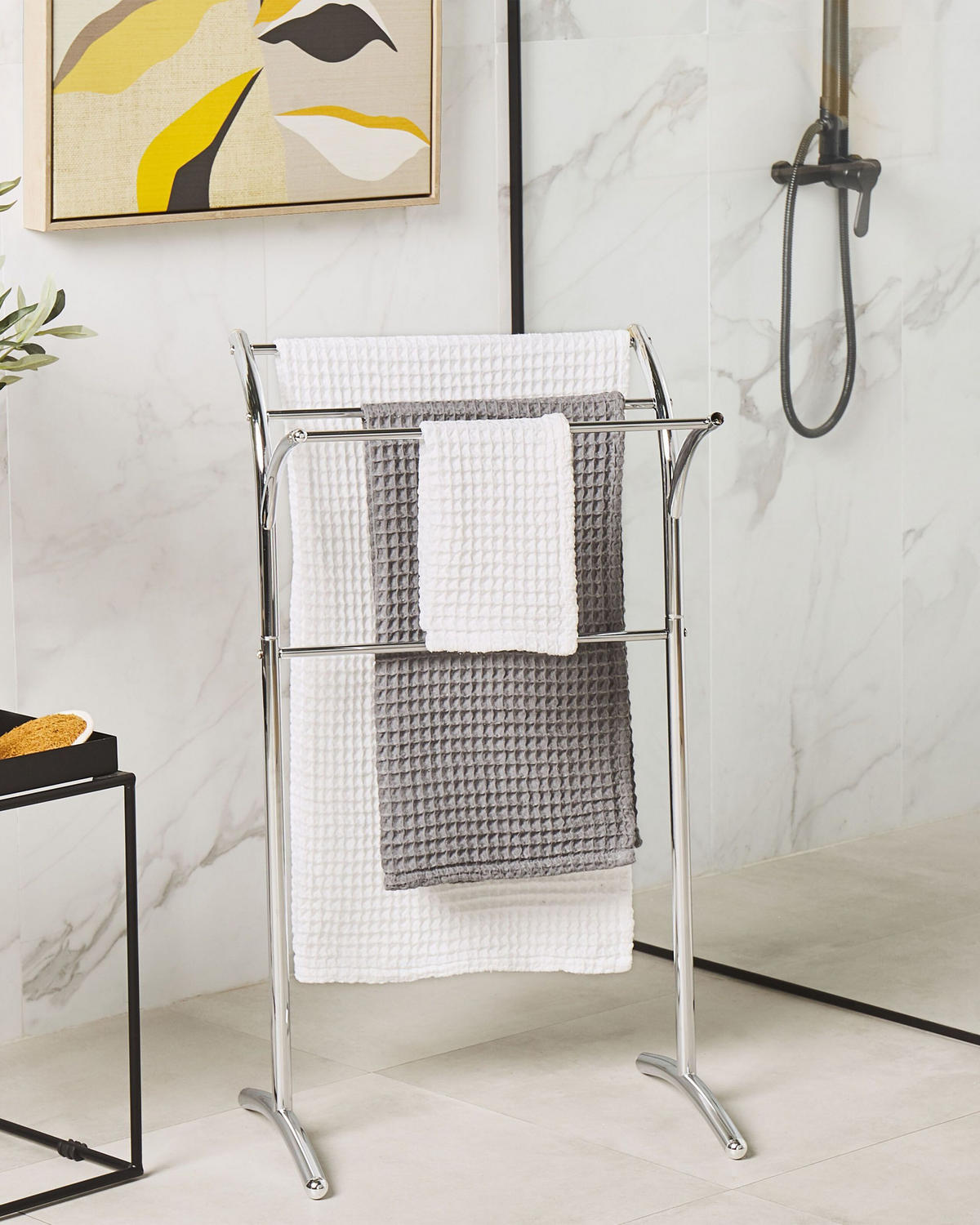HANDTUCHSTÄNDER Stahl silber 51 x 91 cm Yopal - Silberfarben, Metall (51/91/37cm) - Beliani