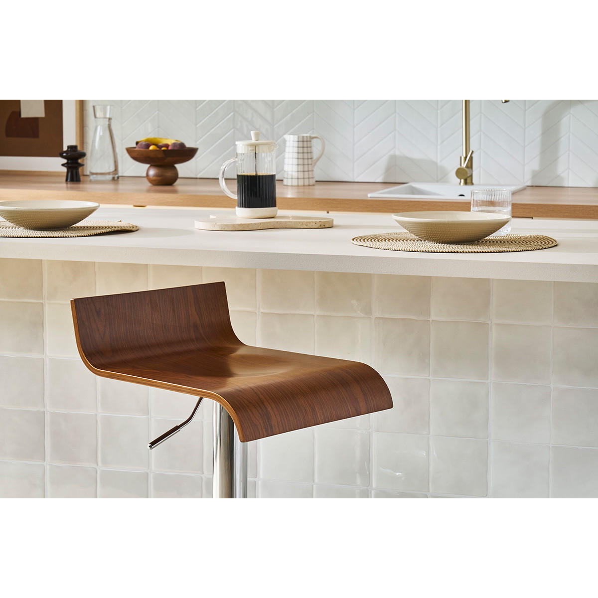 BARHOCKER Dunkles Holz Walnuss-Finish Verchromtes Metall 2er-Set SURF V2 - Braun, Holz (41/89.5/34cm) - Miliboo