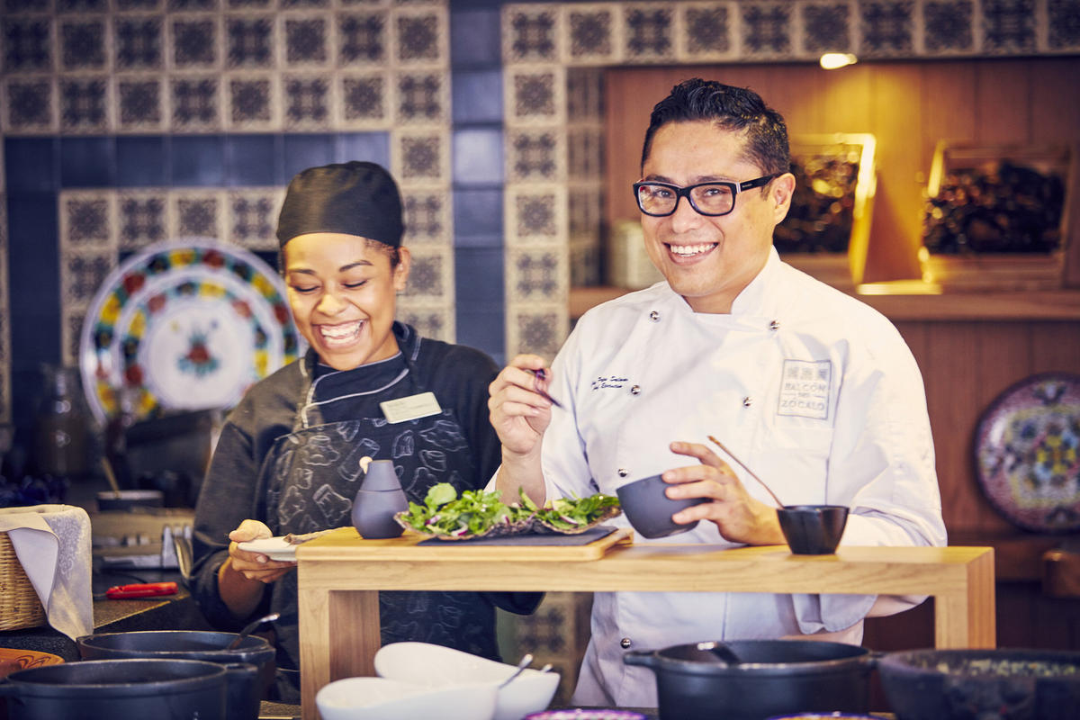 BAMBUS HOLZTABLETT 37 x 24 cm, 2 - fach unterteilt für Steakteller 20 x 20 cm - Braun, Keramik (24/1.7/37cm) - Revol Porcelaine France