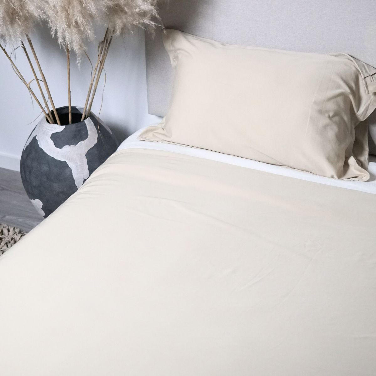 BETTBEZUG. Baumwolle 100%. Satin 300 Fäden. “LISBON” - Creme, Textil (260/240cm) - SOWL