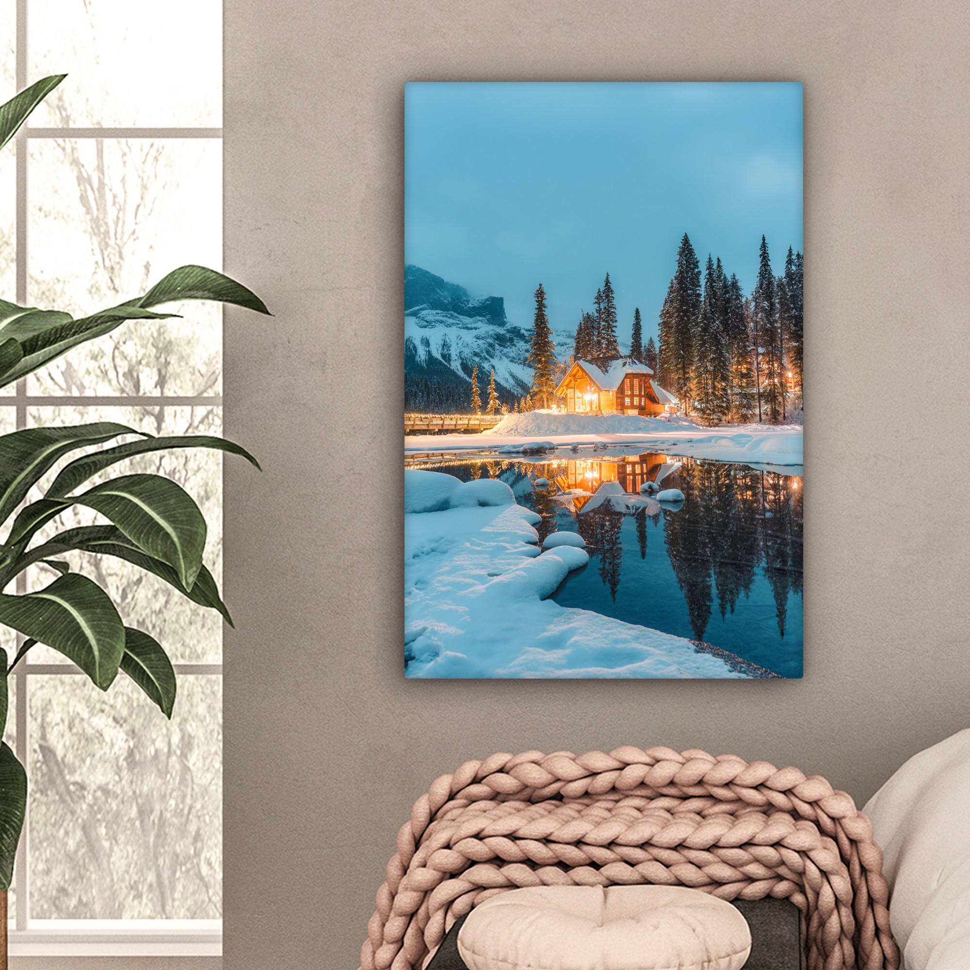 LEINWANDBILD Winterlandschaft - Natur - Haus - Berge - Schnee 60x90 cm - Hellblau, Textil (60/90cm) - MuchoWow