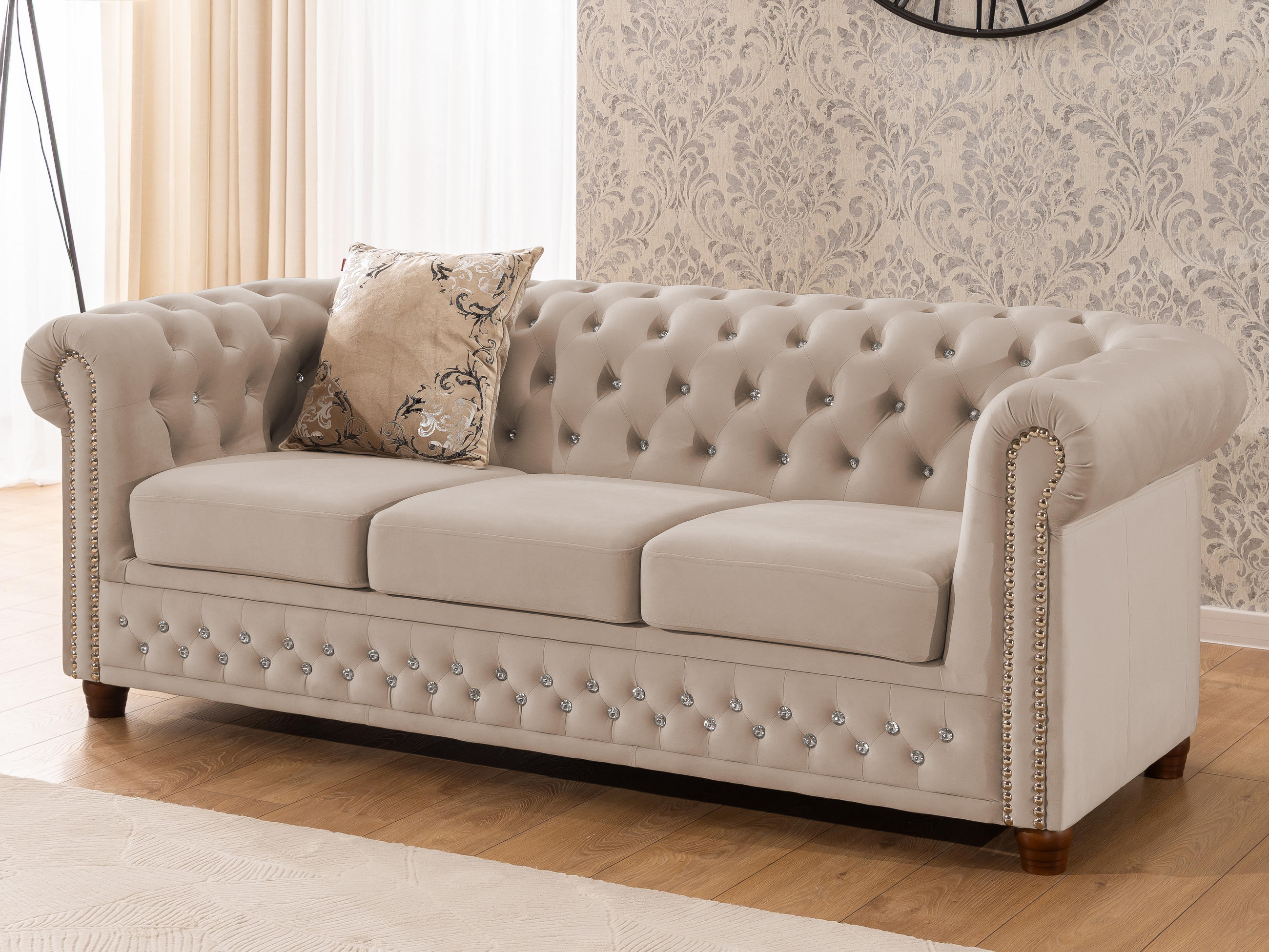 CHESTERFIELD-SOFA 3-sitzer Cleo Blink Beige Samt mit Kristallsteppung und braunen Massivholzfüßen - Beige/Braun, Holz/Textil (203/72/86cm) - S-Style Möbel