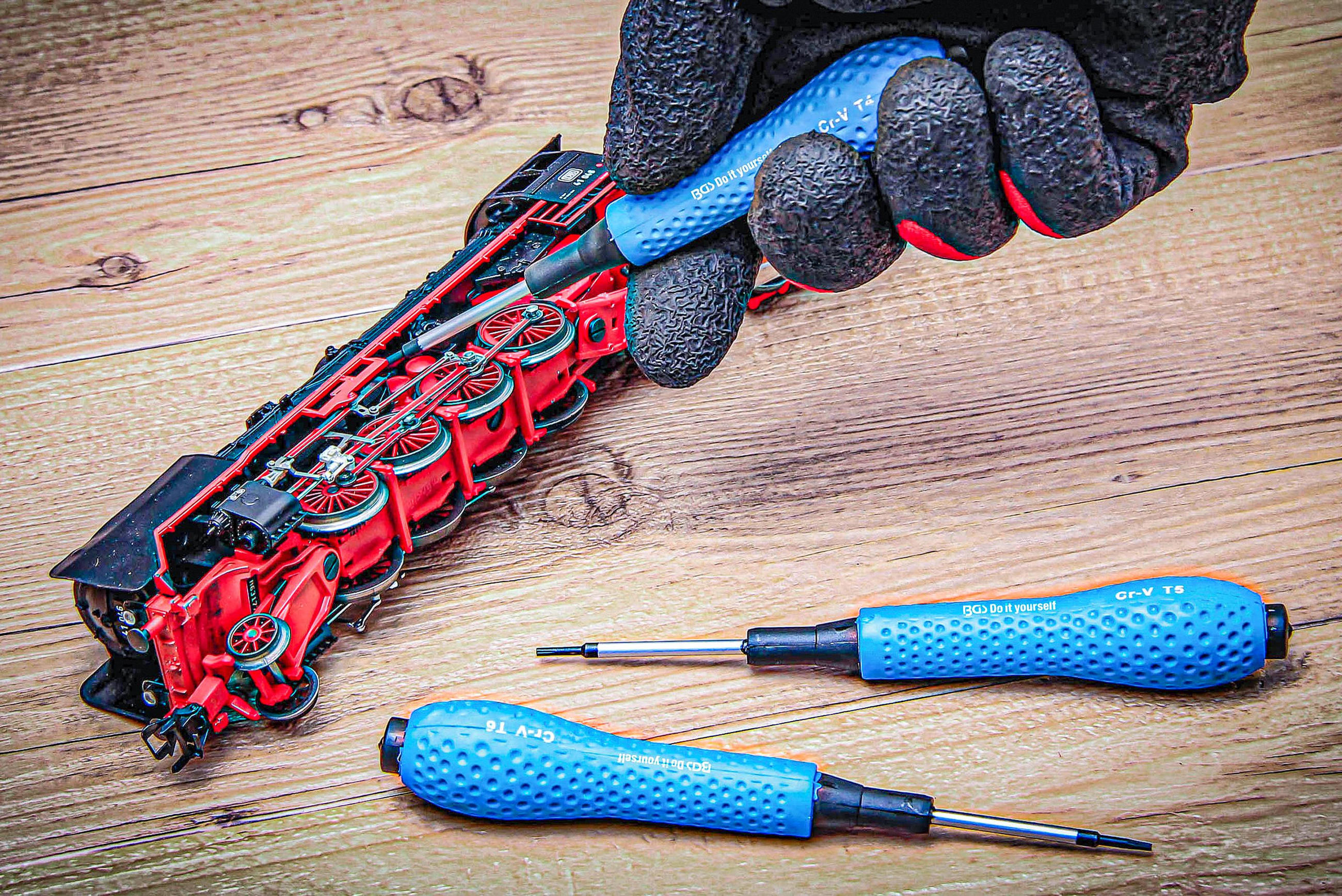 PRÄZISIONS-SCHRAUBENDREHER-SATZ | T-PROFIL (FÜR TORX) T4 / T5 / T6 | - Multicolor, Kunststoff/Metall (1/1cm) - BGS technic