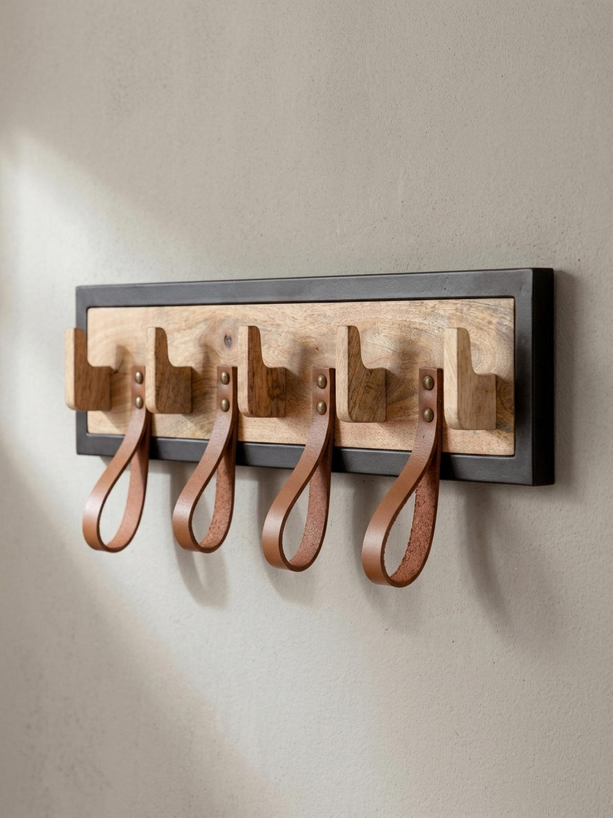 WANDGARDEROBE Mango Massivholz Echtleder Modern 60x15x6 cm mit Schlaufen - Braun, Leder (60/15/6cm) - KADIMA DESIGN