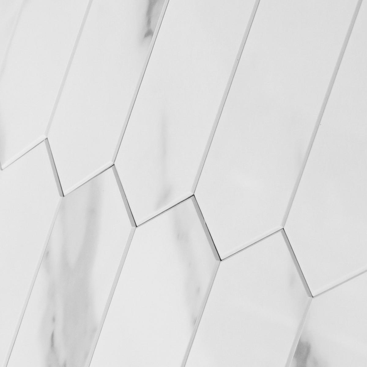 FLIESENAUFKLEBER 1 Stück 30,5 x 30,5 cm Selbstklebende Fliesen - Fico Marfil - Weiß/Grau, Kunststoff (30.5/0.3/30.5cm) - Mazovia
