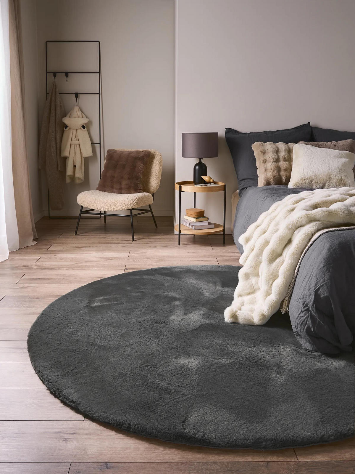 UMĚLÉ kožíškové koberce Dave Antracit ø 120 cm - antracitová, textil/umělá hmota (120/120cm) - benuta Nest